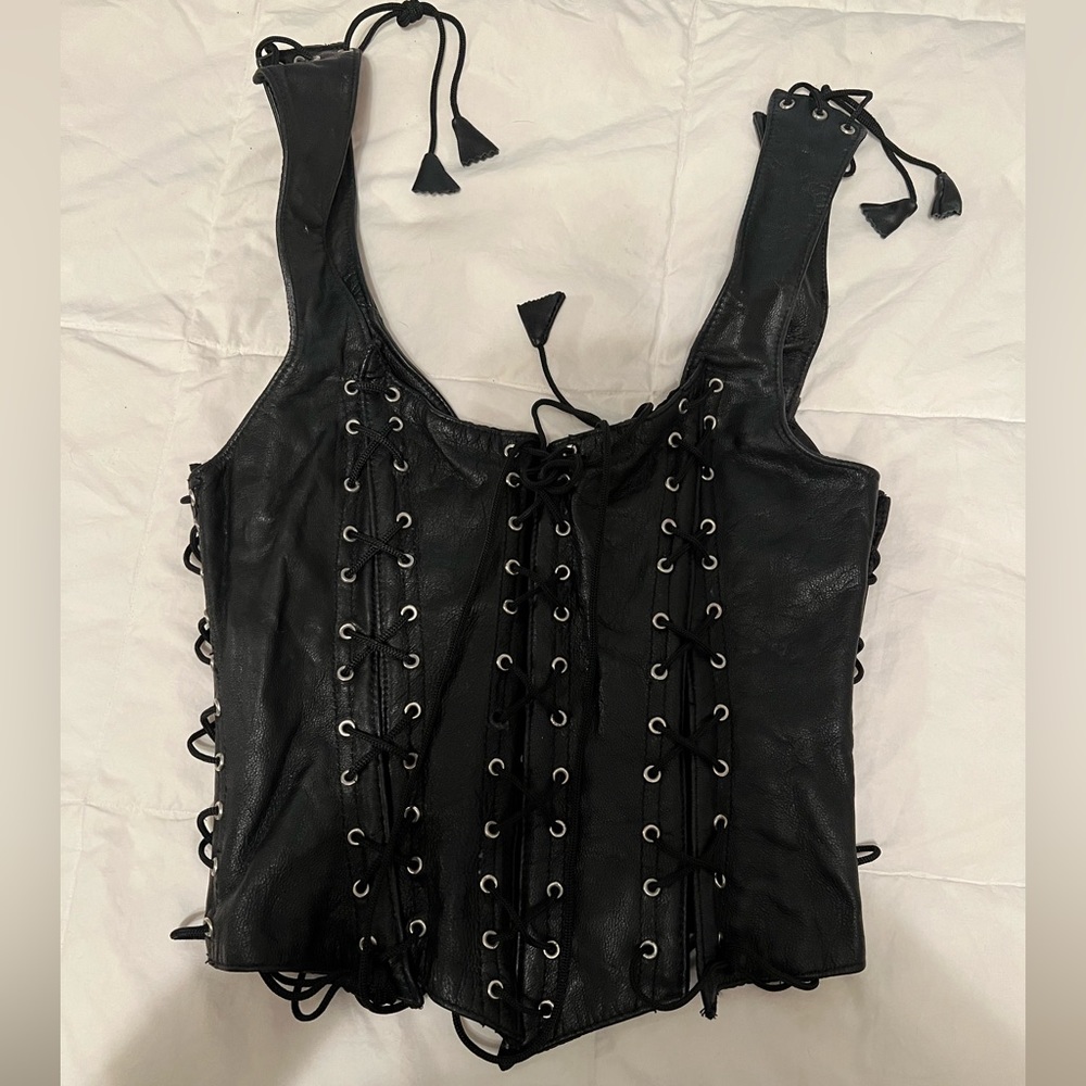 Fully adjustable tie corset. Cover panel in back.